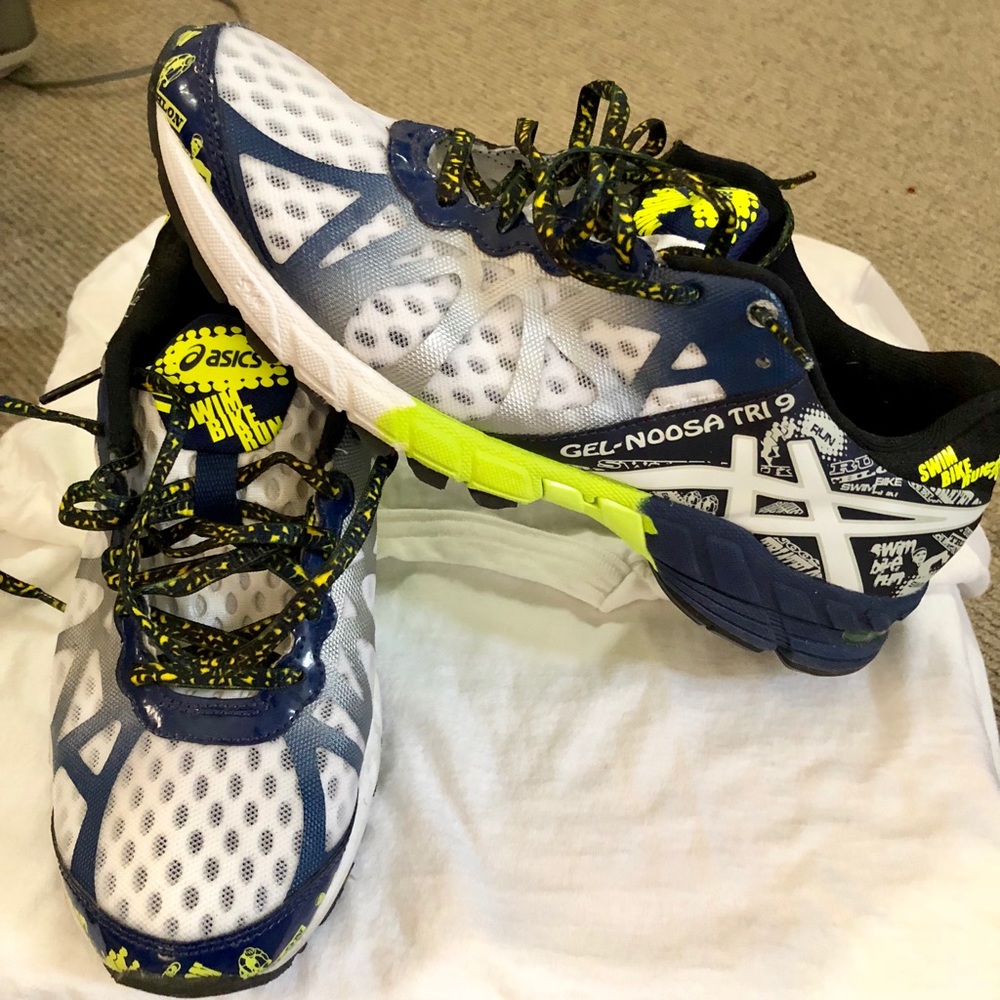 Men’s ASICS Gel Noosa. Size 8